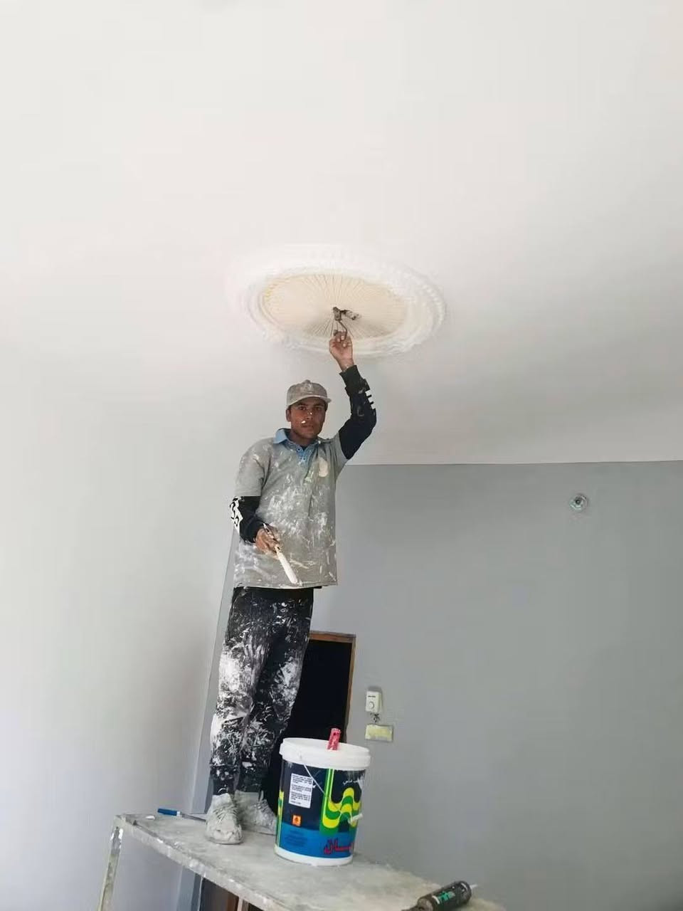 صبغ درجه اولا بسعر مناسب تنضيف شبابيج وصبغ الصباغ مهند ناصر ***********
