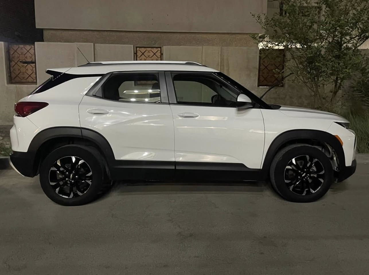 شوفر ترل بلايزر ابيض 2023
مواصفات :-

تحديد مسار

اوتو ستوب

تحذير تصادم

مثبت سرعة

كشنات تدفئة تبريد

وباقي مواصفات الطبيعية

سيارة مناقصها شي فقط دبة

الزراكة مزروفة.

حادث حسب مموضح بالصور

ومابيها اي صبغ.

صارت بيها ضربة خفيفة و موضحة بالصور ايضا

سيارة ماشيه 54000 ميل قابل للزيادة

محرك 1300 3سلندر

سعر 133$

***********
