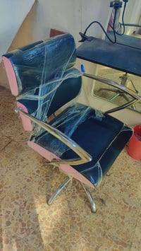 كرسي نضيف الجك شغال  سعرة ١٠٠  مكانة بغداد  ٠٧٧٠٨٨٦٠٤٤٠