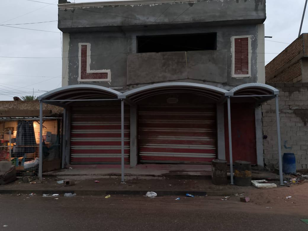 السلام عليكم 100 مربعه عشره في عشره محلات 2 وشقه بناء جديد واكفه عله دنك طابقين البيع البيع واردهه شهرين 650 الف جسر ديالى القديم خلف حسينيت اصحاب الكساء الرقم *********** انتباه البيع فقط
