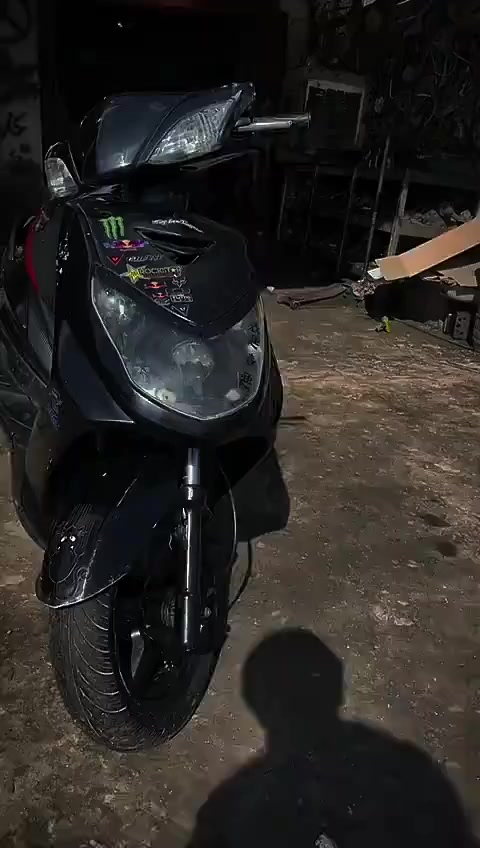 سلام عليكم سكنز  فحل كابريته
عليه تزويد كزوز صجمي بلادي وعليه كلجات رياضي امامي وخلفي  دبلات امامي وخلفي جدد تايرات جددد دراجه ممفتوحه  مكينته خرسه لا جكجكه ولا خرخشه بيه نقوصات بسبطه سعره ٦٠٠ وبيه مجال مكاني البصره القرنه ***********
