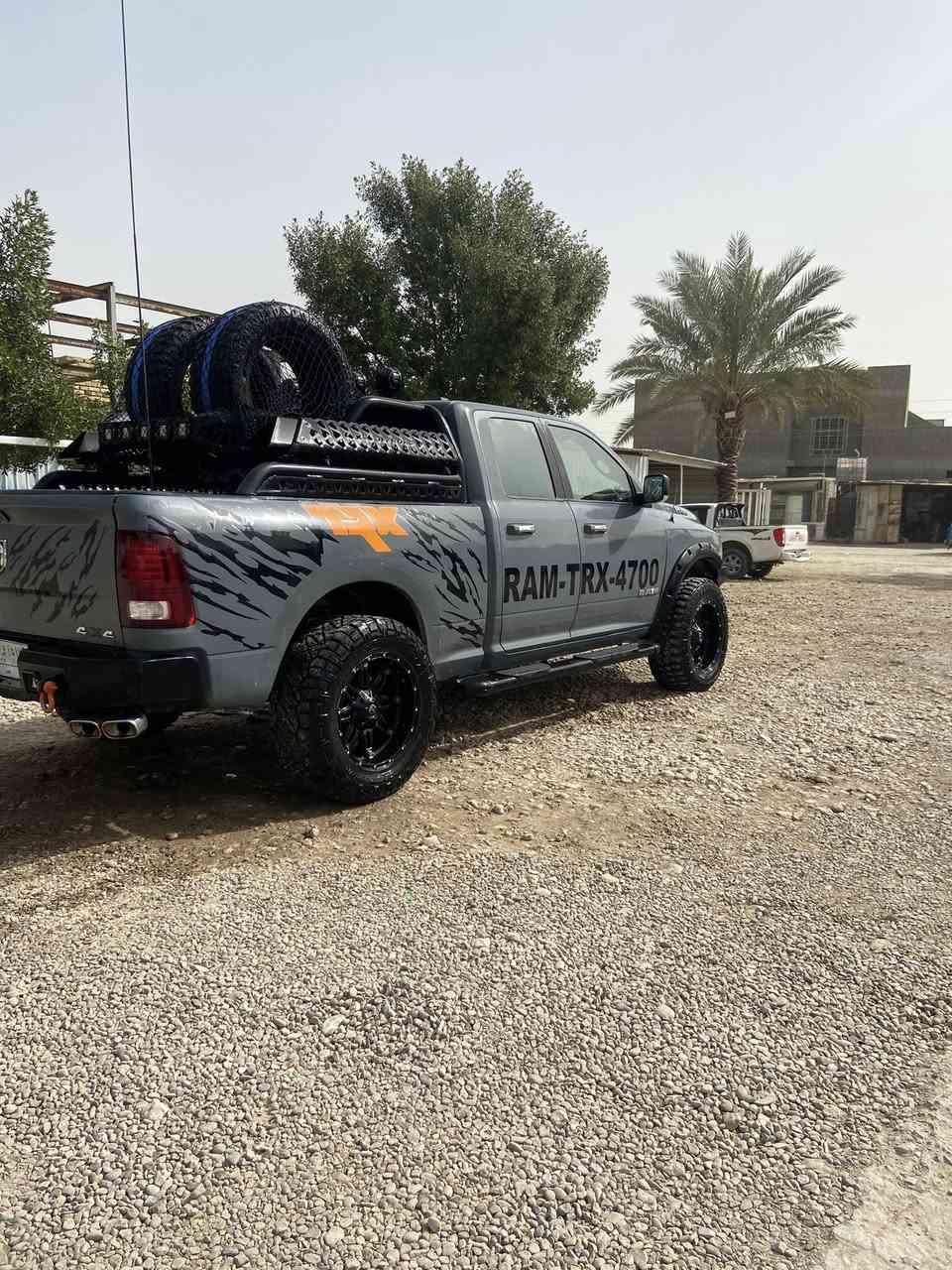 سلام عليكم. رام ٢٠١٢ محدثه ٢٠ سياره جاهزه  مصروف عليه هواي رقم بغداد مكينه ٤٧٠٠بلتدي سياره خير من الله وحش بشارع سياره مصبوغه للجماليه دائمي غير ثابت يعني تكدر اتشيله  رصاصي غير محدد جاهزه ع اخير الله وكيل دبابه بيع مراوس حسب القناعه ***********
