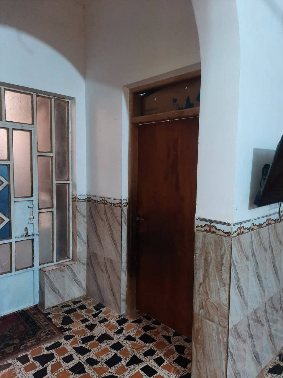 بيت للبيع مساحه ٢٠٠ متر
حي الحوراء بدايه شارع المله مبني طابق اول والثاني صاله وصحيات يحتاج قليل للطابق الثاني
يباع نقد او مبادره بيت جاهز للسكن
للاستفسار ***********
