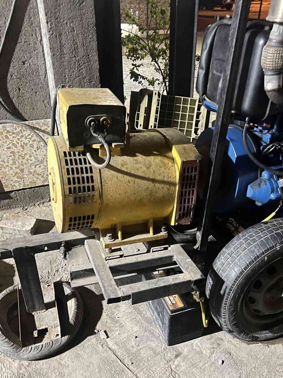 السلام عليكم عندي مولده للبيع دويز هندي بستمين توب لاين 30كيفي ***********
