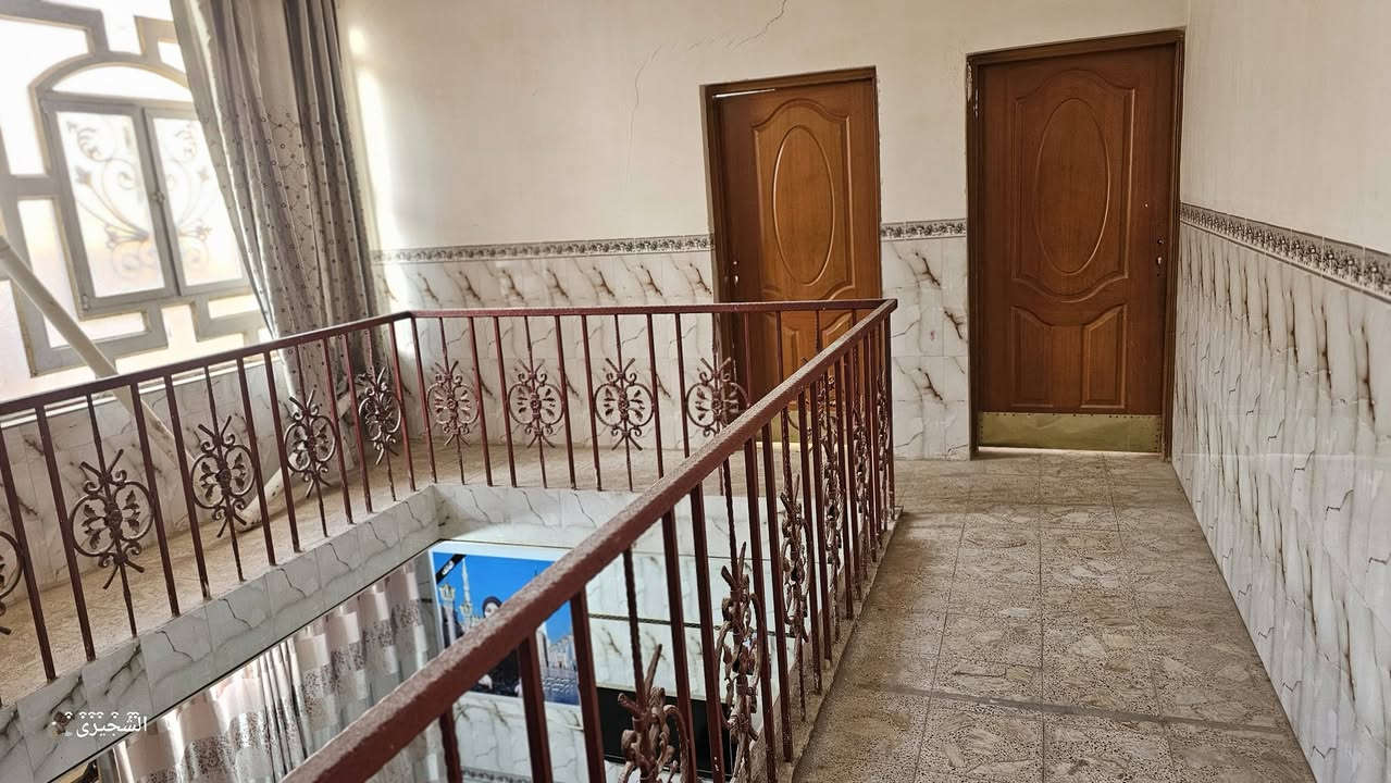 سلام عليكم..  100متر مربع بداية شارع طريق الجنه عامود 50.. يحتوي على ثلاث غرف نوم للاستفسار ولاتصال اكثر ***********
