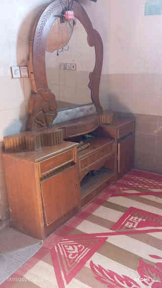 سلام عليكم غرف نوم للبيع مابيها كسر مستعمله كنتور 4 بيبان وجربايه 180 ب 200 زاويه وميز سعر غرفه 370 ويه جرابي حديد عدد 2 يصير 480 بدون جرابي 370 كربلاء المقدسة ***********
