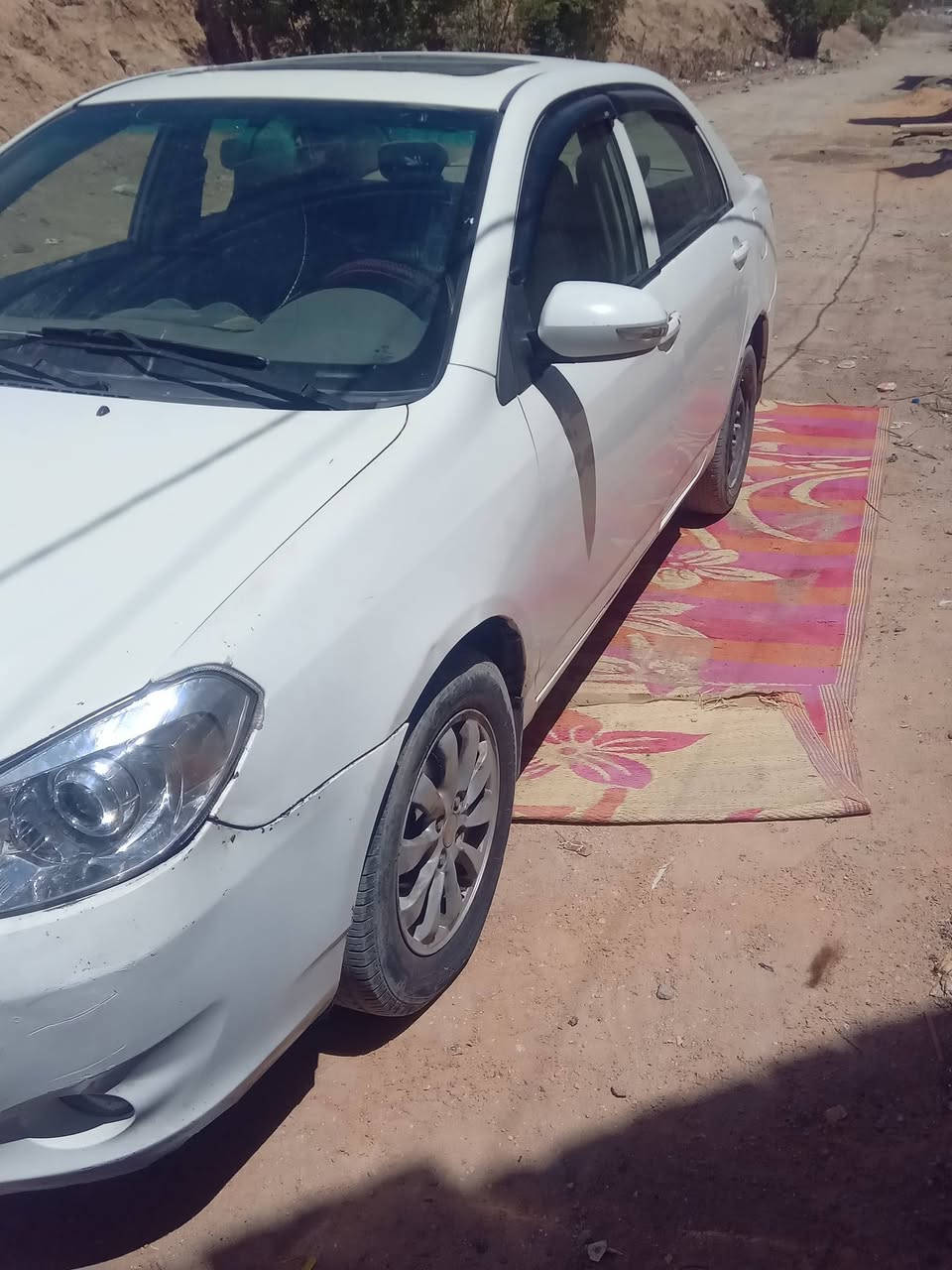 بيوادي جي ثري ٢٠١٣
فتحه وبصمه وتحكم ستيرن. 
تبريد شغال
رقم بغداد
السيارة مكينه بيهه تتبخير

السعر. ٤٥ وبيهه مجال 

***********
