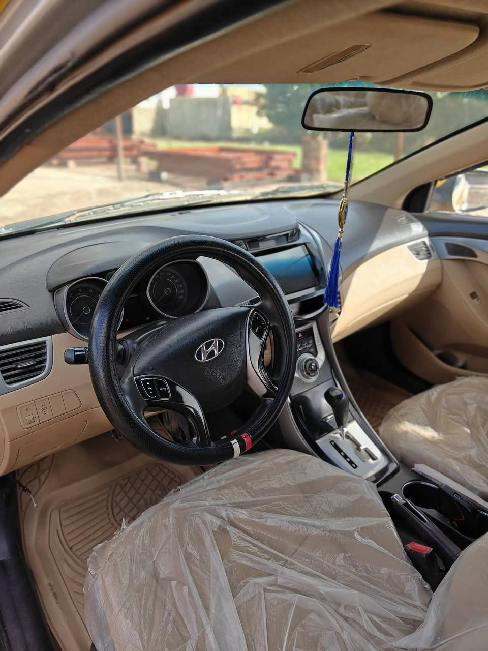 السلام عليكم
إلنترا موديل 13 خليجي 
سونار وهزه جديده 
سياره مكفوله 
حداديه كير محرك خير من الله تجي وتشوف بعينك مكان دوانيه تواصل خاص او اتصل ***********
