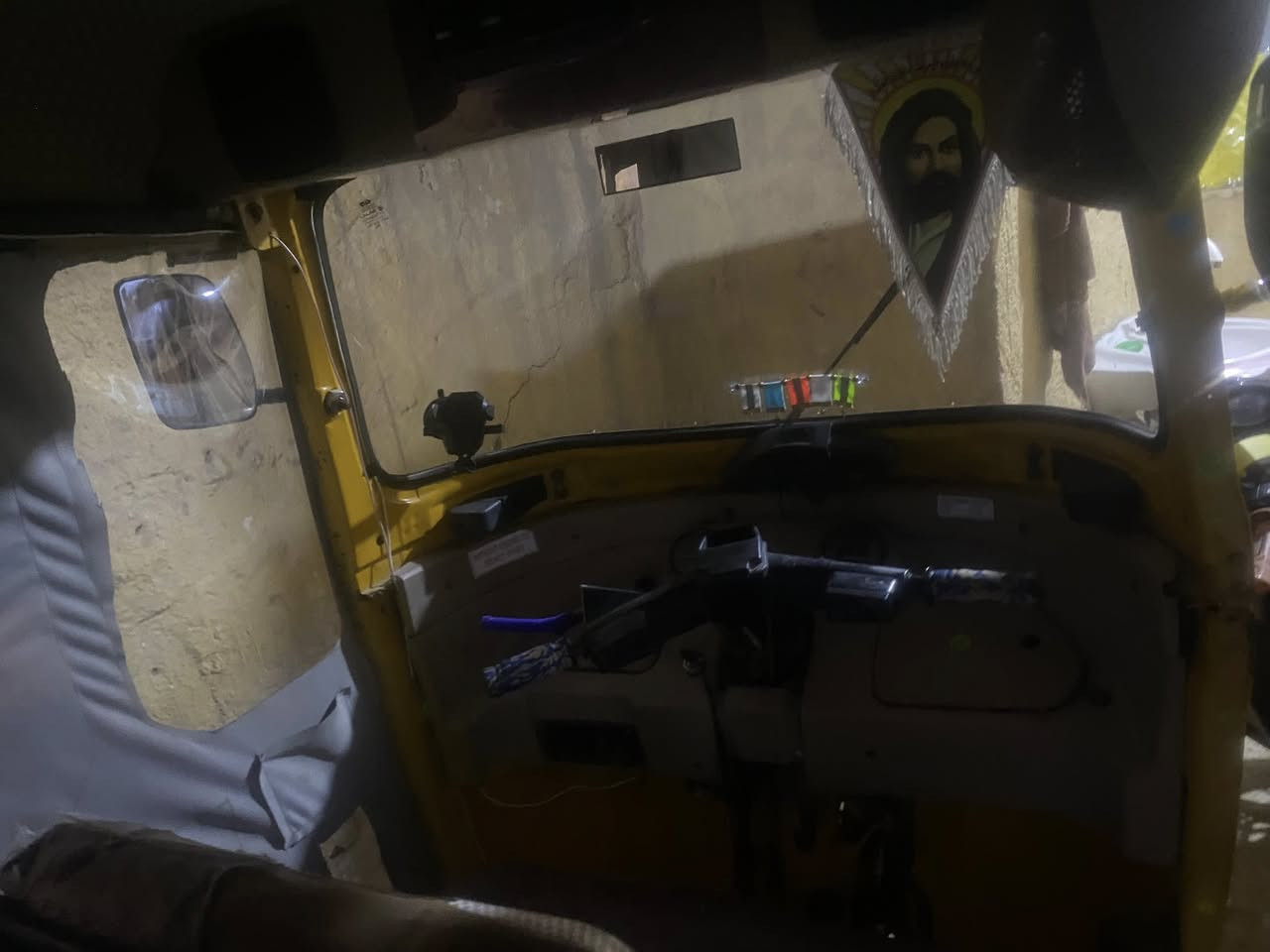 ‏سلام عليكم تكتك
‏للبيع خير من الله رقمه سنوية ثاني يوم تحويل باسمي إنجليزي موديل 16تكتك خير ￼ من الله قبل للشارع السعر أربعة وميه وبها مجال
‏￼حك جيه  مكاني حي اور سده مال غرير رقم الهاتف   ***********
