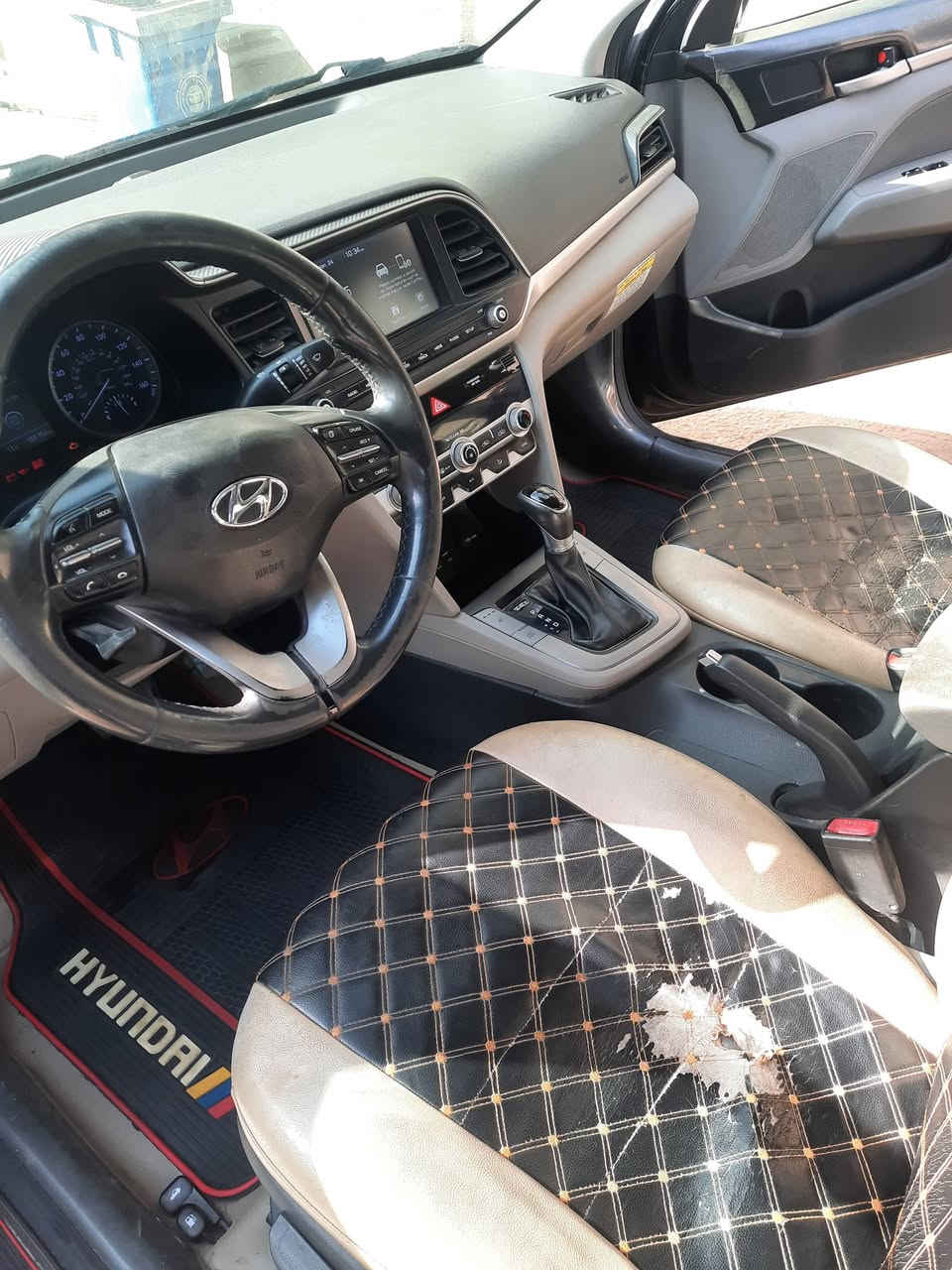 سلام عليكم سيارة لانترة موديل 19 كامل مواصفات بصمه + فتحة +رادر بل مري + لايت زنون +تخم تاير جديد كير مالته ايتي  هيئه مصفرة + رقم انكليزي سنوية جديدة  31 سياره بسمي تحويلهه ثاني يوم مكان بغداد العبيدي حادثة مع منشور  سياره وارد امريكي سعر 148$ رقم هاتف ***********
