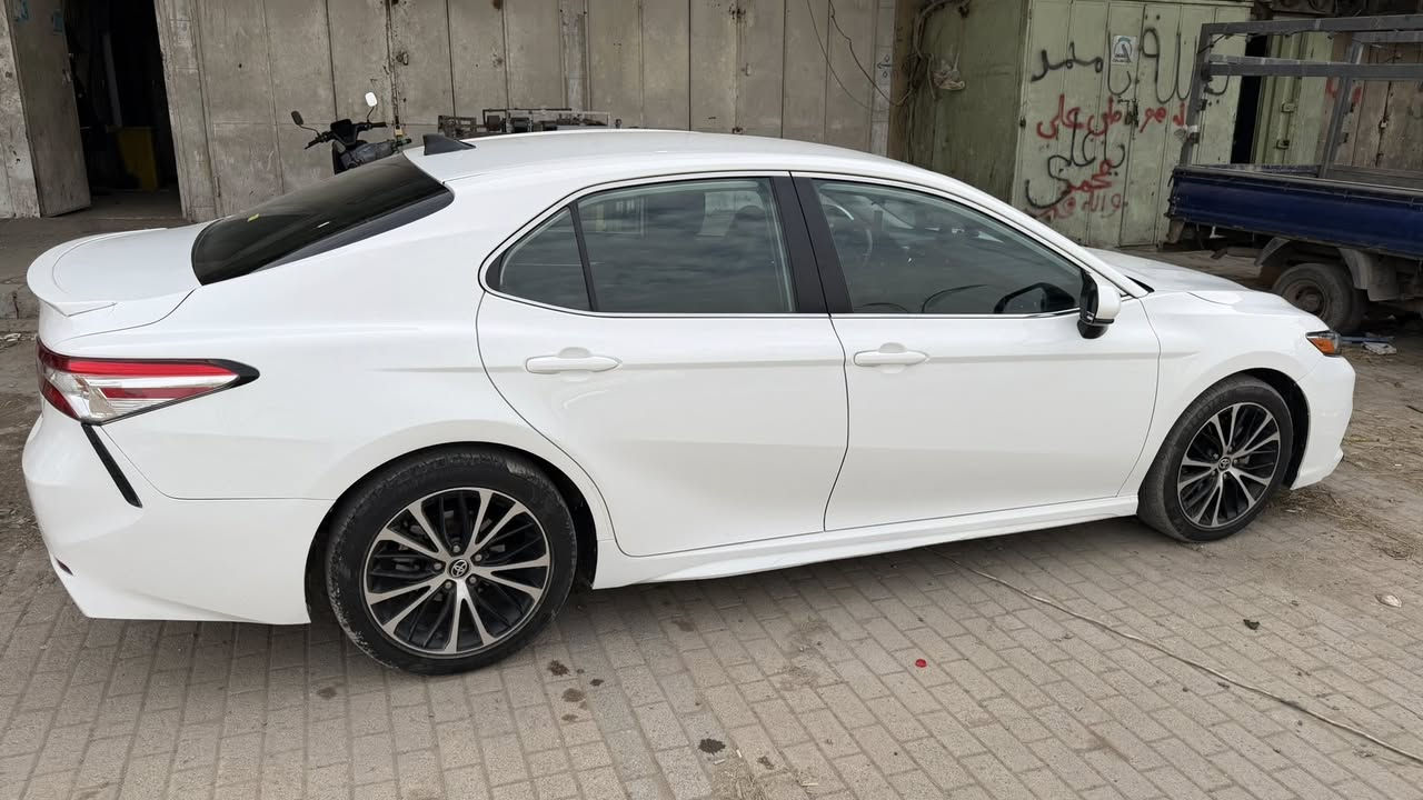 السلام عليكم كامري  ٢٠٢٠  مواصفات SE سياره جديده   مواصفات ال se معروفه نص فول  وارد بدون حادث  السعر  ٢٠٠ ورقه ٢ دفتر   تحويل مباشر    ***********
