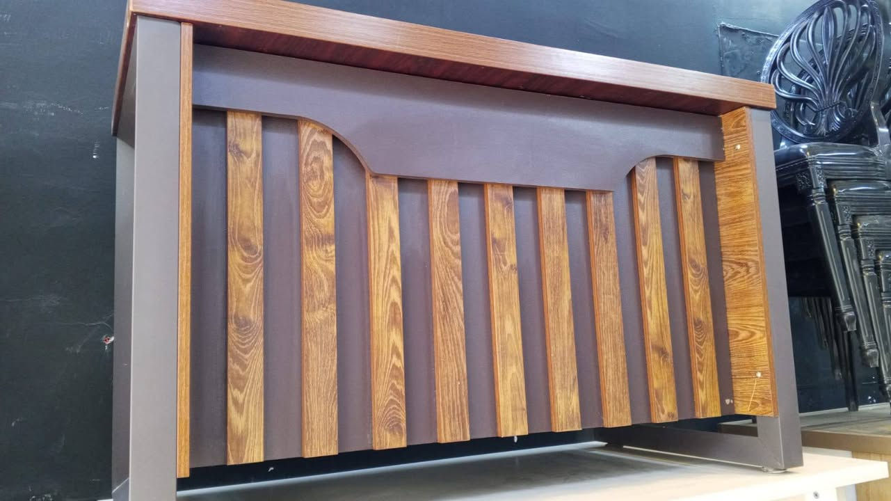 اميوزه مكتب مستعمل قليل مع كراسي دوارة عنوان بغداد مدينه الصدر قطاع 24 واتساب ***********
