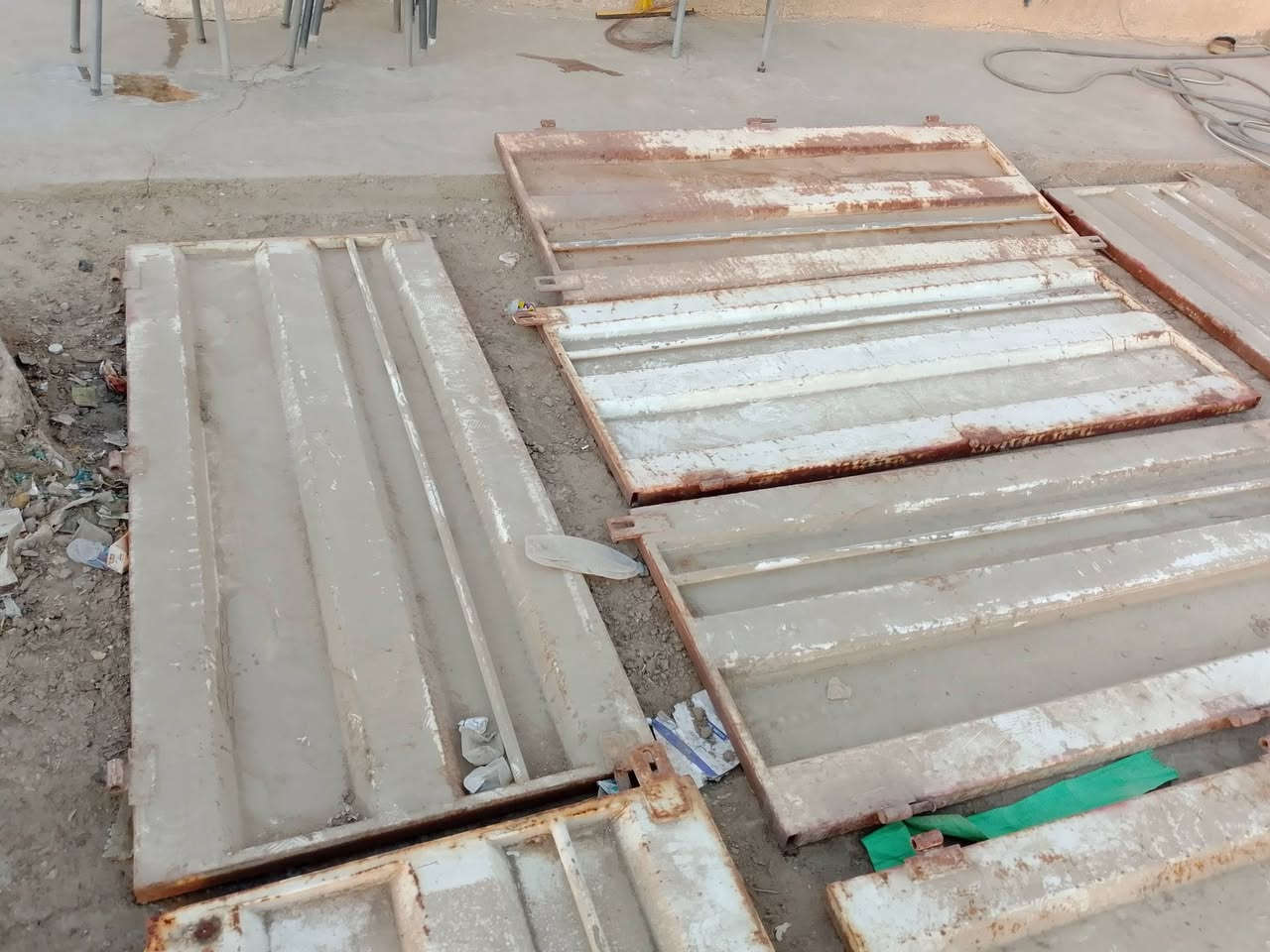 للبيع نص اجناب طول 12/60ارتفاع 90
اجناب جدد كاملات هنه وغراضهن وبراقيهن
***********
