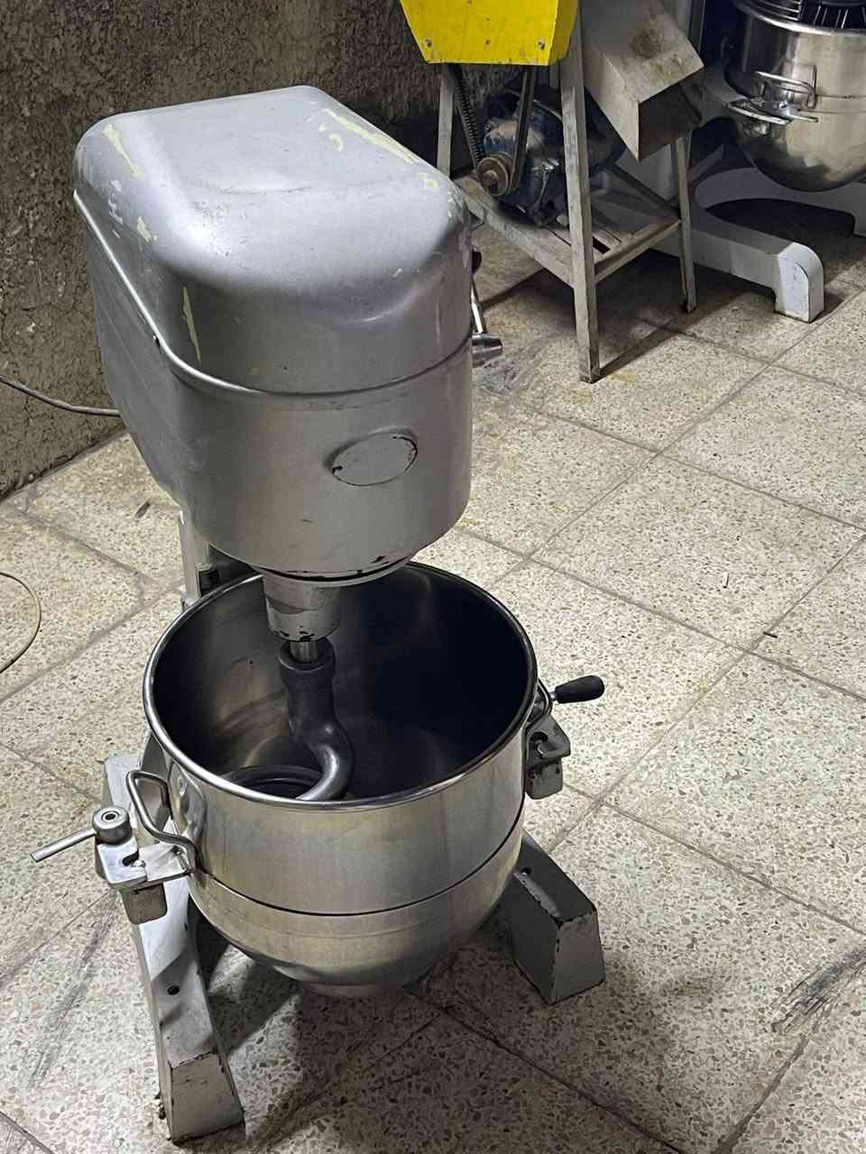 السلام عليكم اغراض معمل للبيع مكان بغداد دوره الرقم***********
