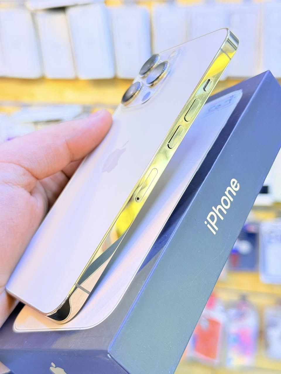 ايفون 13برو ذاكره 256بطاريه 90‎%‎جهاز اخو جديد زلغ واحد مابي وتر بروف جهاز بمعنه كلامه نضيف هوه جديد سوه نموذجMاصلي لا مفتوح ولا مصلح ملحقات كامله ضمان 5ايام 
سعر 600الف قفله من الاخير 
بغداد البياع شارع عشرين مكتب ماستر للمبايل 
***********
