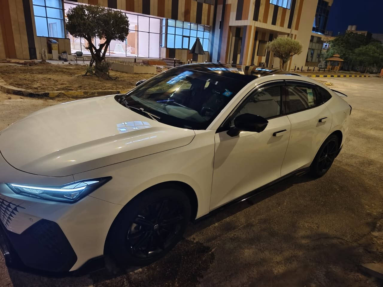 السلام عليكم شانجان uni v 
2025 فول مواصفات 
1/1
محرك 2000 توربو
ماشيه 17 الف 
مكفوله كلشي مابيهه حالهه حال الزيرو 
وضايف عليهه هواي شغلات حلوه 
بيهه ارضيه روزلاين مغلفه جلد الارضيه 
وسبايدر وسكوبات 
ومطريات 
السياره كامله مكمله 
وداخل الضمان نقل ملكيه مباشر
رقم بغداد 
مكاني بغداد الدوره للاستفسار 
***********

