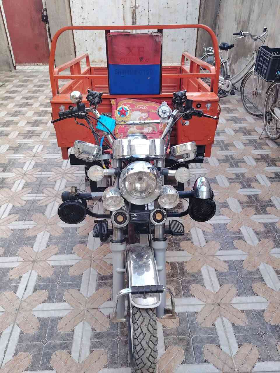 السلام عليكم ستوته للبيع بلال أوراق اصولي موديل 23 بيهة محرك 25 بلال جديد السعر 2300 
مكاني الصويره 
***********
