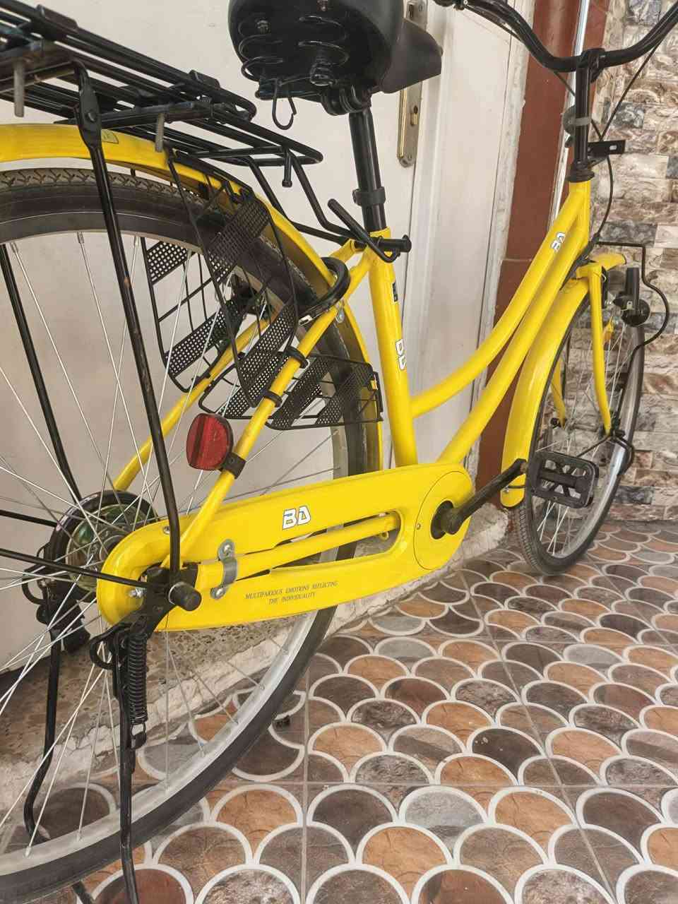 السلام عليكم باسكل للبيع موديل 22 بشهر 5 باسكل جديد شركه بيدي لون أصفر السعر 120 وبي  مجال مكاني حله نادر ثانيه قرب مول أهل الخير نادر الرقم ***********
