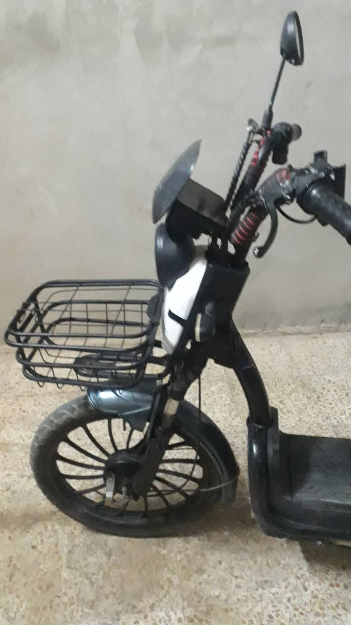 ماطور شحن للبيع ابريك مابي خمس بطاريات جدد ملف ٥٠٠٠ الشاشه الاشاير كلها شغاله معا الشاحنه الاستفسار على هذا الارقم ***********
