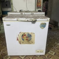 مجمدة حجمها 80سنتيم عالشغل سعرها 120وباب الطول 270والعرض متر السعر 75 ...