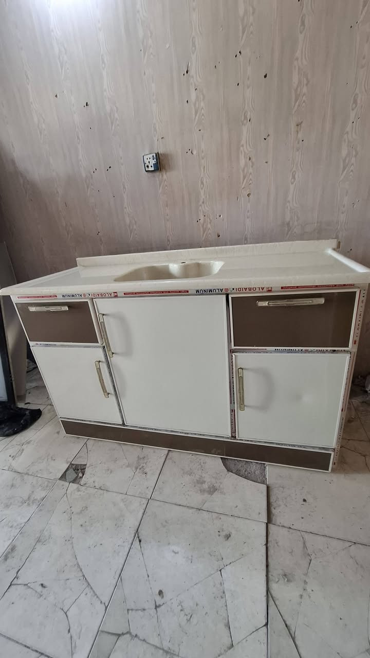 للبيع سنك متره ونص مرمر اخو الجديد التقيل تسكام 
السعر ١٩٠ الف اتصال أو واتساب 
***********
