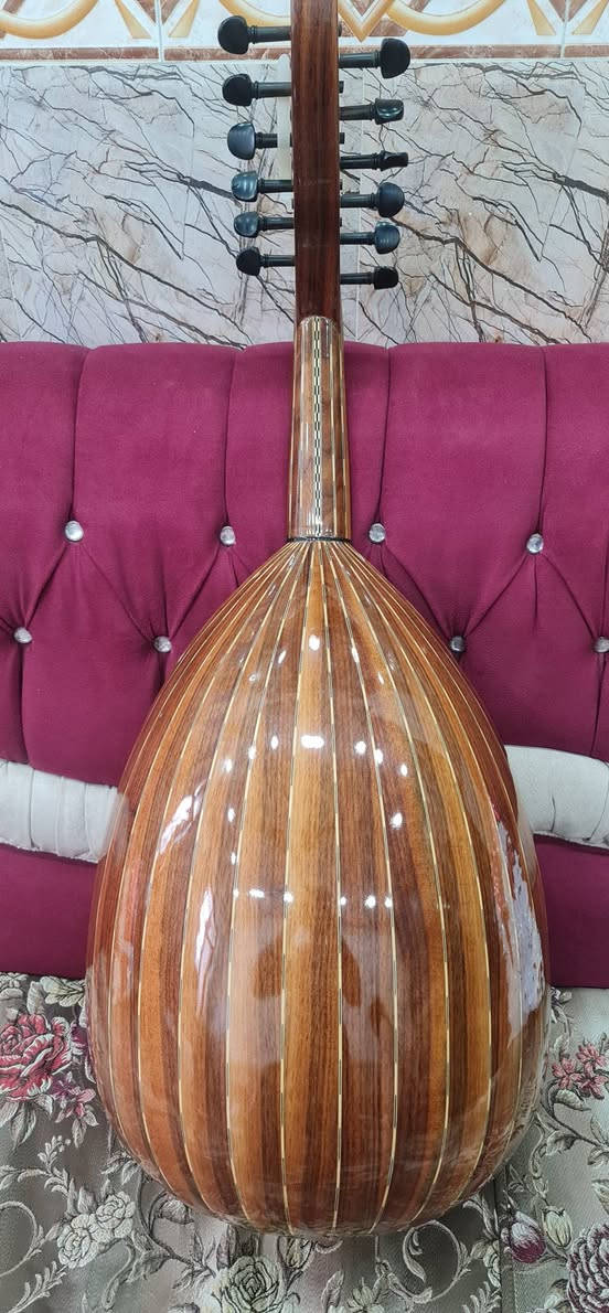 سلام عليكم للبيع عود تركي نضيف جدآ صوت عالي جهور ومميز مكان شهداء البياع السعر 130 الف للاستفسار  *********** يوجد واتساب
