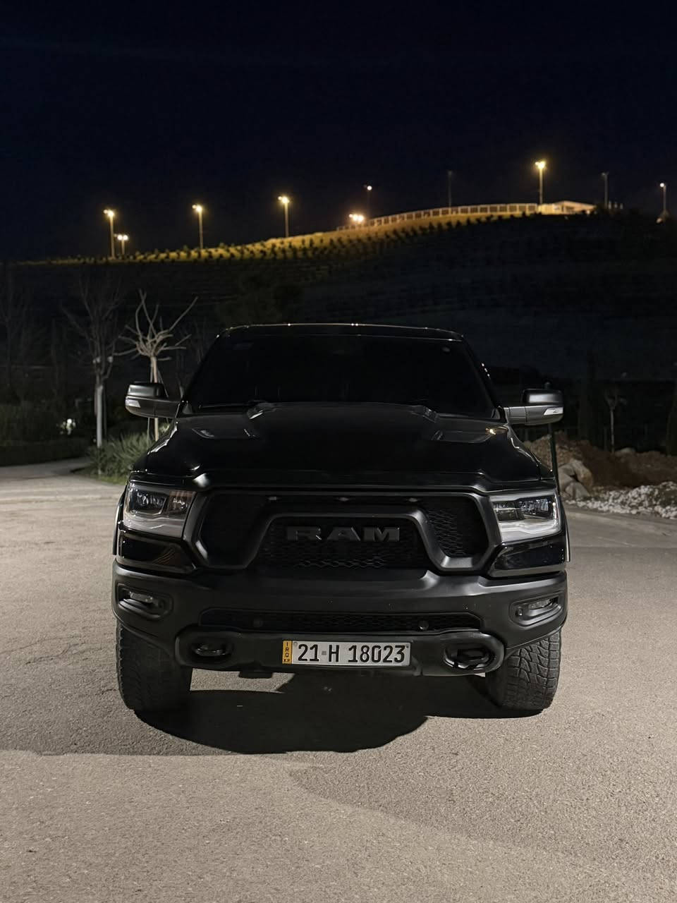 (Ram Rebel 2021) للبيع
محرك: 8 سليندر هيمي 
مسافه المقطوعه: 105 الف km 
وارد امريكي 
مواصفات:
-شاشه كبيره 
-كامره خلفية
-ستيرن تدفئة
-مقاعد تدفئة 
-سقف سلايد 

سيارة جاهزه هزه و تحويل 
السعر :3.45 و بيها مجال 
السيارة موجودة بسليمانية
                                                                  *********** 
رقم الشاصي: 1C6SRFLT7MN592262
