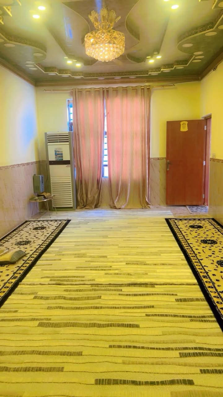 بيت للبيع او مراوس 220م شارع 15بناء منطقه 3000جديد 2022طابق واحد الستقبال 4*8  غرف نوم عدد اثنين 4*5 صاله 4*7ونص  مطبخ حار وبارد البناء مال جناي قرب مدرسه الكرار وسيد كامل الشارع المؤدي لشارع الصب  ***********
