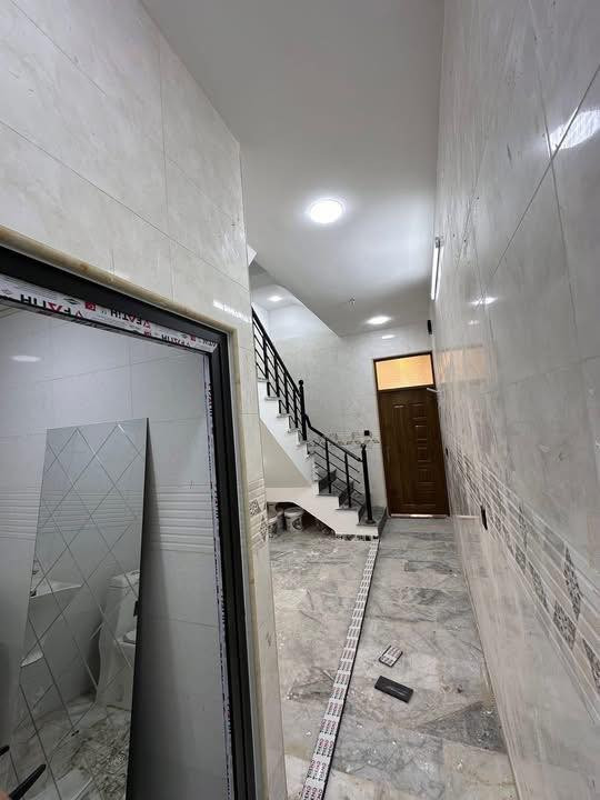 ٦٤ للبيع بناء حديث
يحتوي على #استقبال #مطبخ #خدمات #٣غرف
الموقع 📍الشعب حي العقاري ضباط الكويتي
للأستفسار آكثر الأتصال على الأرقآم 
***********
***********
القريشي للوساطة العقارية
