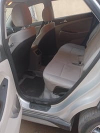 سيارة توسان موديل 19 حادثةبصيط لسيارة خير من الله  سيارة نضيفة شوفتعين...