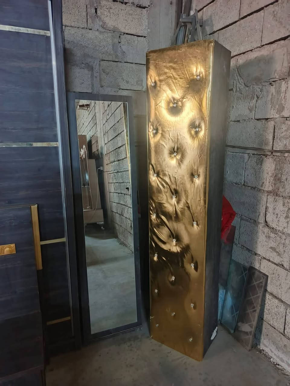 غرفه نوم نضيفه كلش.  7. قطع. السعر جوه السوك. 325 الف فقط اتصال ع. قم ‭0788 894 9966‬
