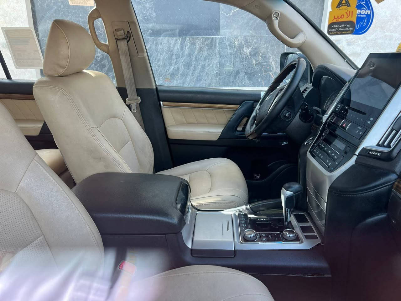 السلام عليكم لاندكروز للبيع
الموديل 2010 محدث 2021 6 سلندر 4000 الف السيارة ضربتهة جاملغ خلفي ايمن غير ذلك مكفولة كفالة عامة لغود شواصي محرك محدثة داخل وخارج تراي 2021 ، للتواصل 
*********** اتصال  السعر  285 وبيها مجال حك الجية
