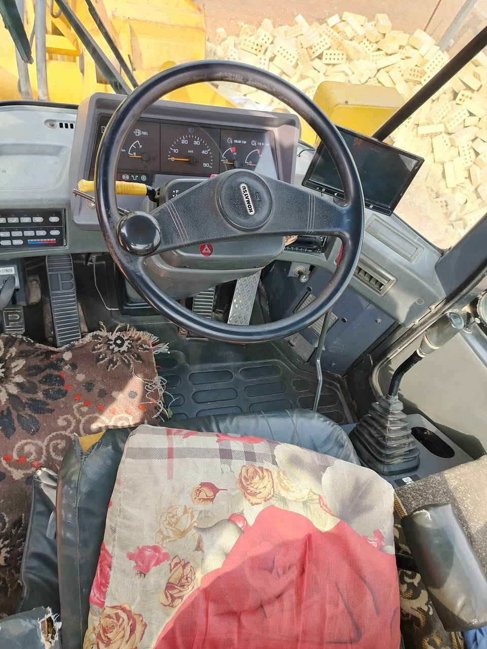 السلام عليكم شفل كوماتسو حجم 100 للبيع الشفل مكفول كفاله عامه من محرك وكير واكسنات ومضخات وتايرات وبريك كهربائيات وبيه شاشه وكامره محرك اربعه سلندر كمنز سوبر مرقم نجف سنويه باسمي السعر 340 ورقه العنوان كربلاء ***********

