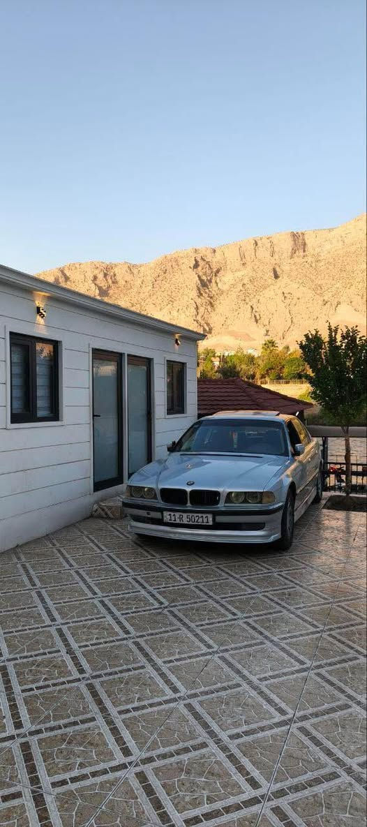 سلام عليكم 
BMW e38 728 1998
سيارة فول مواصفات 
مصبوغة عام بدون حادث 
بدون نواقص 
تبريد ثلج 
مكاني بغداد 
السعر ٨٩ ورقة
رقم بغداد 
سنوية بسمي تحويل ثاني يوم
للاستفسار 
***********
