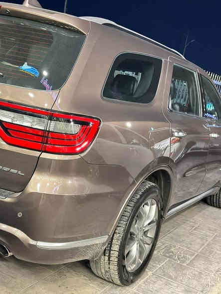 السلام عليكم

دورنكو سيتادل

‏  Dodge Durango Citadel (اعلى فئة) 

فول مواصفات

•الضرر: دعاميه وچاملغ عالبارد

•الرقم: مرقم بغداد 

•الايرباكات:  ودشبول

•المواصفات :

▪️السيارة: دودج دورانكو CITADEL 

▪️الموديل: 2018

▪️المحرك: 3.6L . V6 (ستة سلندر)

▪️ توقف ذاتي 

▪️حجم الويل: ويل كب حجم 20 مع طقم تايرات بحالة ممتازة

▪️لايتات زينون مع حاجب LED مع كشافات دعامية زينون

▪️فتحة سقف 

▪️غرفة السيارة جلد لون اسود اصل

▪️حساس امامي

▪️حساس خلفي

▪️گير شفتر بالستيرن للتحكم بالگير العادي

▪️شاشة الدشبول حجم كبير

▪️تحكم فول كهرباء لكرسي السائق والراكب

▪️كشن ذاكرة (خزن ميموري) لكرسي السائق

▪️ثلاث قطع تبريد

▪️تدفئة وتبريد للكشنات الامامية

▪️تدفئة فقط للكشنات الخلفية

▪️سستم صوت

▪️تشغيل عن بعد

▪️جنطة كهرباء

▪️تحكم ستيرن جهتين بلوتوث وحاكية وكروس سرعة وتحكم صوت 

▪️نظام ABS مانع انزلاق

▪️السيارة فول مواصفات ،.

السعر المطلوب:220

العنوان📍بغداد مشتل

 

للاستفسار☎️:*********** Colombo
