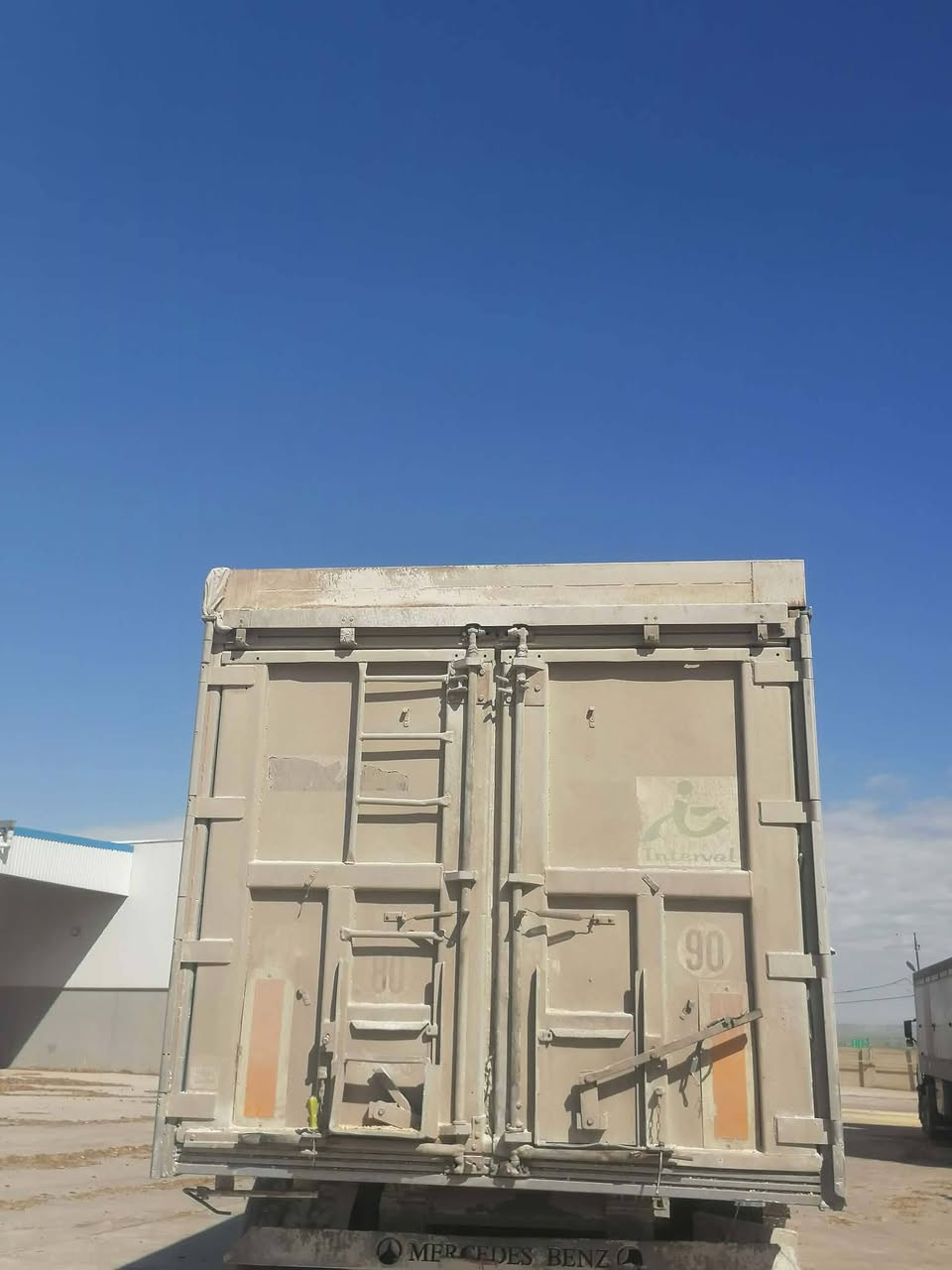 نساف للبيع طول 10 ونص
شاصي فافون
راهم دبل تاير
باب دفتري
مكان كركوك حي الصناعي
الاستفسار الاتصال عل الرقم ***********
