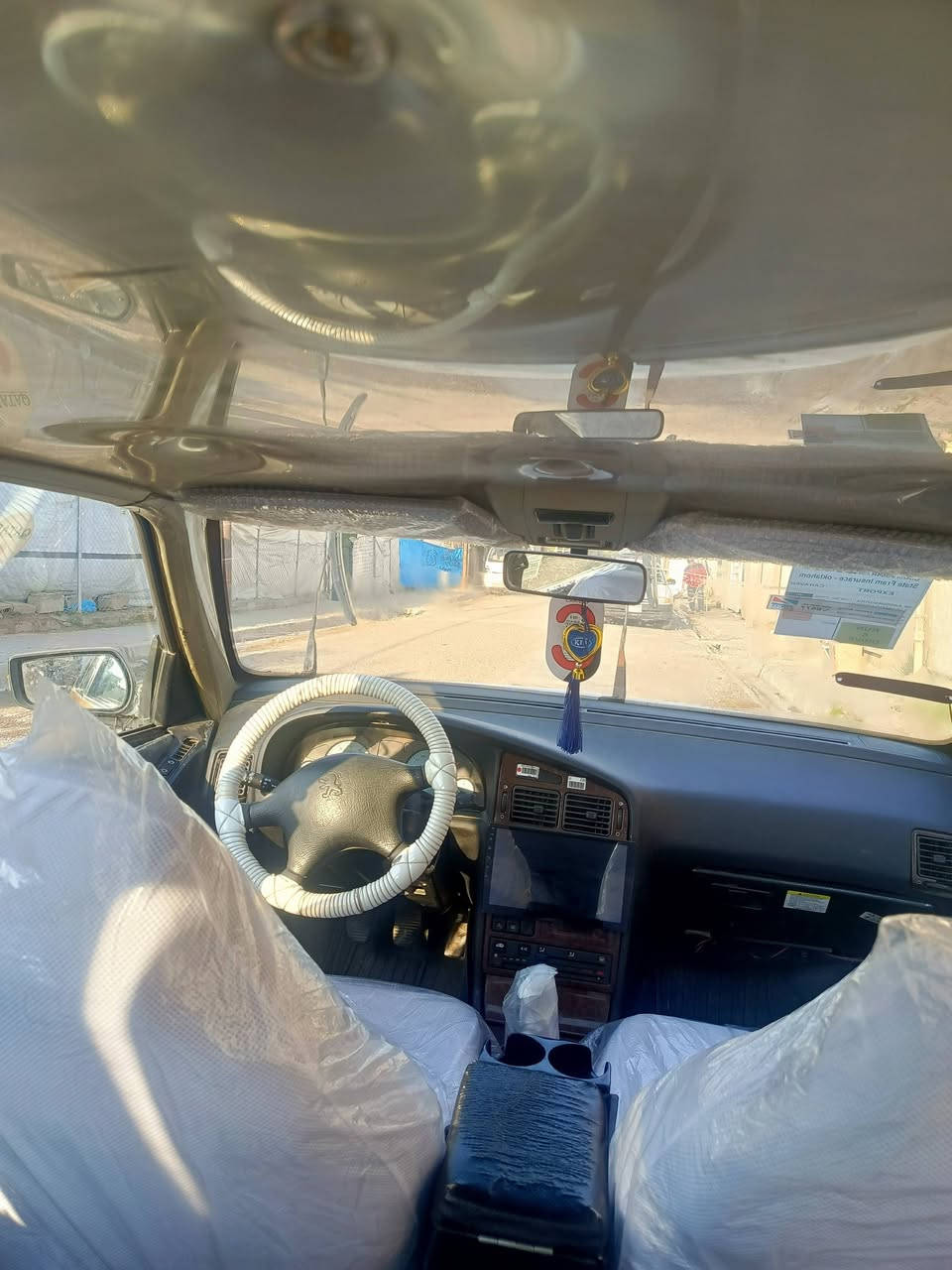 يا الله سلام عليكم بيجو بارص موديل 15 غاز وبانزين رقم بغداد مشروع وطني  سنوية ماساقطه تخم تاير جديد صدر امامي خلفي جديد داخل دوشمه شاشة كامرا ضربتها جامرلغ خلفي مصلح وامامي مصلح بالنسبه لليدور كفالة كلشي اكو بالسوك سيارة جاهزة بدون اي نواقص مكاني كركوك الشراي يتصل *********** وكلشي ذاكر بل منشور والصور تحكم رحمه على والديك لاتسالني فقط على السعر وتدلل
