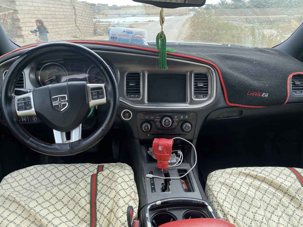 سلام وعليكم شباب جارجر مديل 2012 سياره خير من الله رقم بصره الجديد تحويل ثاني يوم مكينه هيمي 8 سلندر سياره خليجي فول موصفات كشنات جلد  سياره بيهه صبغ فقط بل جاملغ الوره او ربع من الباب او الباقي كفاله 

سياره تخم تاير حداديه سياره ما مشتغله خط ستخدام شخصي.     بيع او مراوس حسب القناعه 
سعر /145/ او بيهه مجال قليل مكاني بصره قضاء المدينه. رقم المبايل (‭٠٧٨٢ ٢٩٧ ٠٥٣٩‬) تصال
