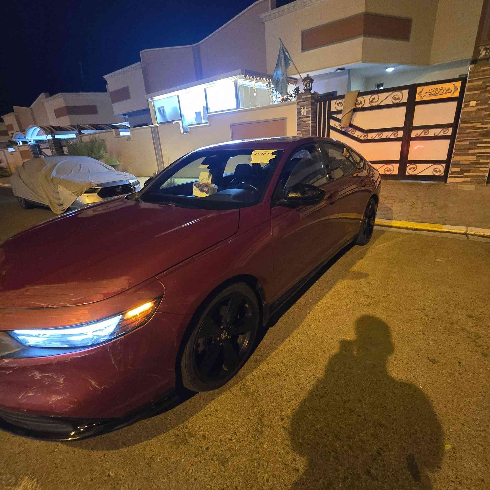 السلام عليكم للبيع فقط 
هوندا اكورد سبورت L هايبرد🔋2024
(رقم بغداد بأسمي شرط التحويل )
الحادث:- 
المواصفات فوول ١/١
المحرك ٤سلندر 2000تنفس طبيعي (هايبرد)
فتحه 
تبريد قطعتين 
تحديد مسار 
خروج عن المسار 
سياقه شبه ذاتيه 
بصمه 
ابل كار بلي 
اندرويد اوتو
كشن جلد 
كشن كهرباء (خزن ميموري)
كشن تدفئه 
شفتات ستيرن 
شاشه كبيره 
٤وضعيات قياده (ايكو /نورمل /سبورت /انتلجنت )
اضائه LED
كامره خلفيه ٣وضعيات 
مثبت سرعه 
تشغيل عن بعد 
مانع تصادم 
تحكمات ستيرن 
السياره ماشيه  وقابل للزياده 
السياره اقتصاديه جداً بالبانزين ومعروفه الاكورد ومواصفاتها 
ومساحتها الداخليه كلش واسعه 

السعر :-  خاص  وجدآ مناسبه اقل سعر من دخولها  للعراق يعني ماتعب  نفسك  وتكص من الخارج  سهله  صارت 
مكان :-بغداد 
للاستفسار ***********
