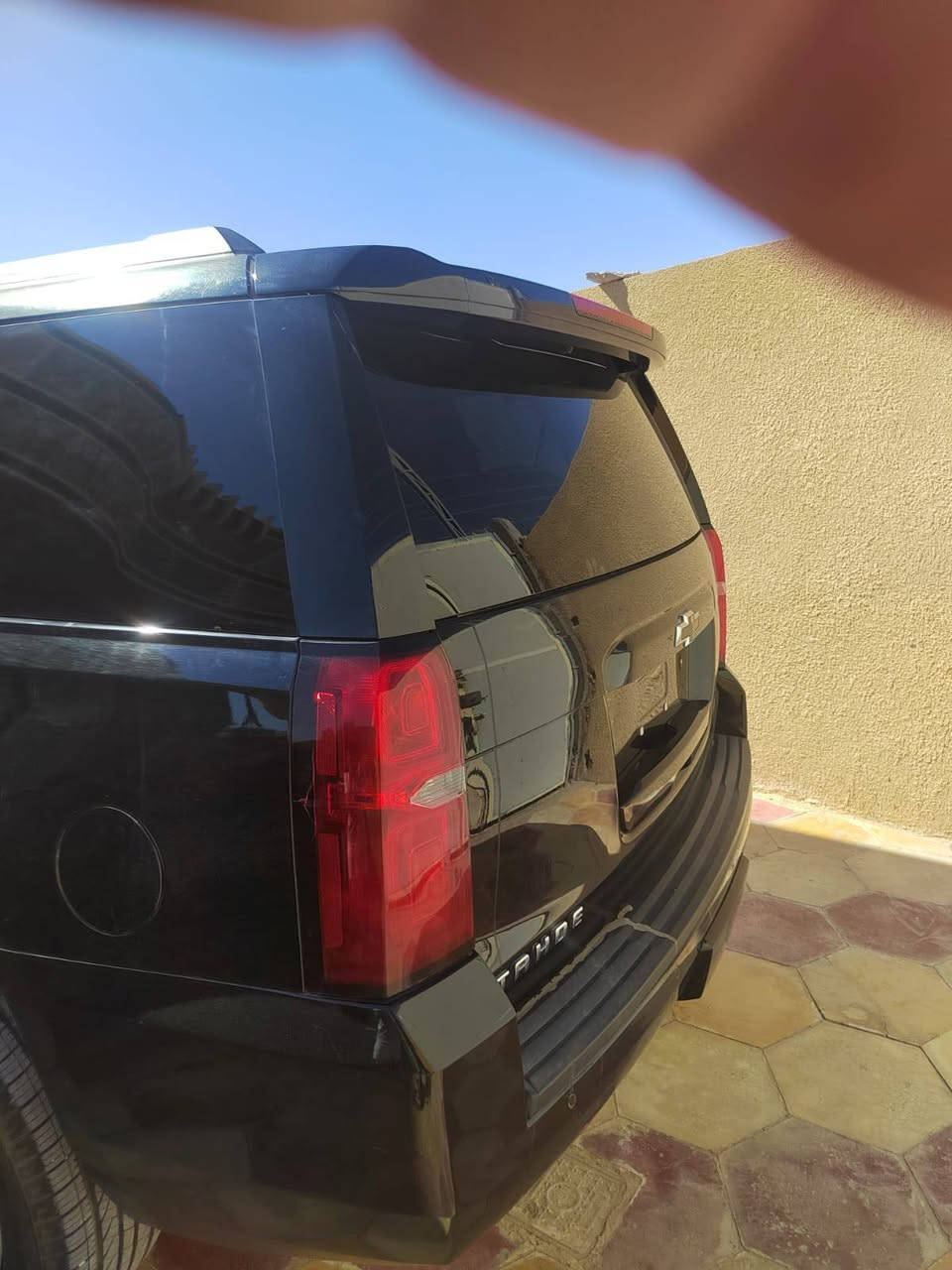 السلام عليكم تاهو ادوات ادوات موديل 2015 جاهزه تخم تاير باتري جديد تراي للبصرة فول مواصفات بريمر أعلى فئة خمس بصمات مكفولة من السرقة والانتر بول السعر المطلوب 180 َوبيها مجال للشراي ويدلل المكان كربلاء قضاء الحسينية ممتواجد عل خاص اتصل وتدلل ***********
