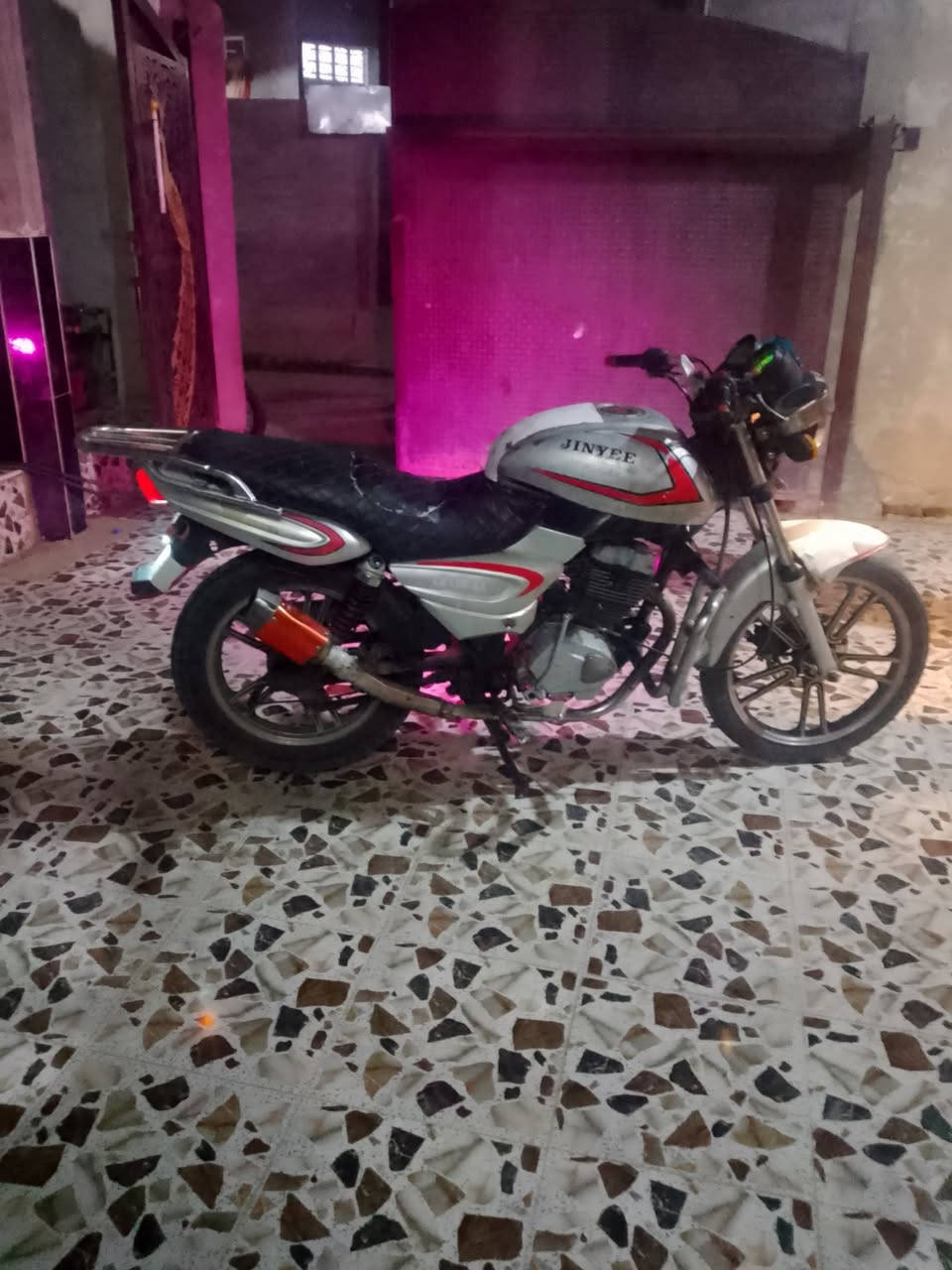 السلام عليكم بانده البيع كامله مكمله فقط بس سلف رايده ربط وراق كامله موديل 17 مكان  خان بني سعد سعر خاص او نتصال  ‏‪***********‬‏
