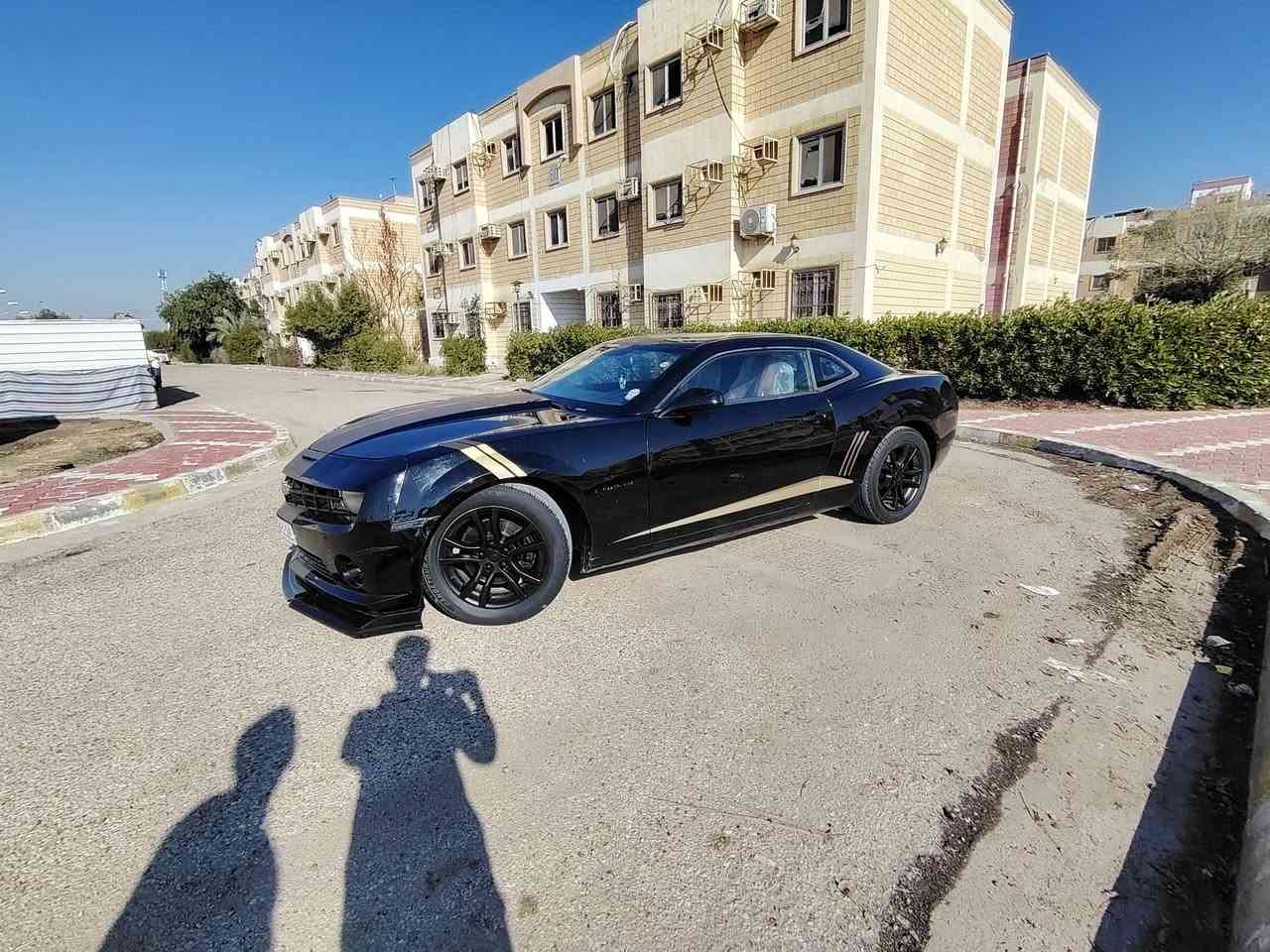 كمارو 2011 وارد امريكي
رقم اربيل انكليزي هزه وبراد جديد 
بيها 3 قطع صبغ دواخل كفاله محرك وكير جدا نضيفات
حداديه حلوه تخم تاير جديد داخل احمر جلد سياره جاهزه
سعر 87 ورقه وبيها مجال 
مكاني حله شارع 80
م/***********
