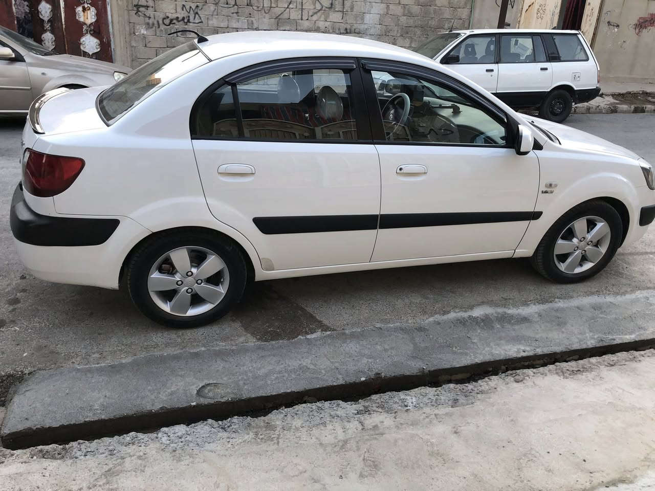 السلام عليكم
كيا برايد فول موصفات 

الموديل 2007 
 
محرك كير  صدر تاير شرط 

السياره خليجيه بدون حادث 

رقم بغداد بسمي هزه جديد 

شرط التحويل كربون بيها 

محرك 1600 

السعر 92 للتواصل 

***********

***********

