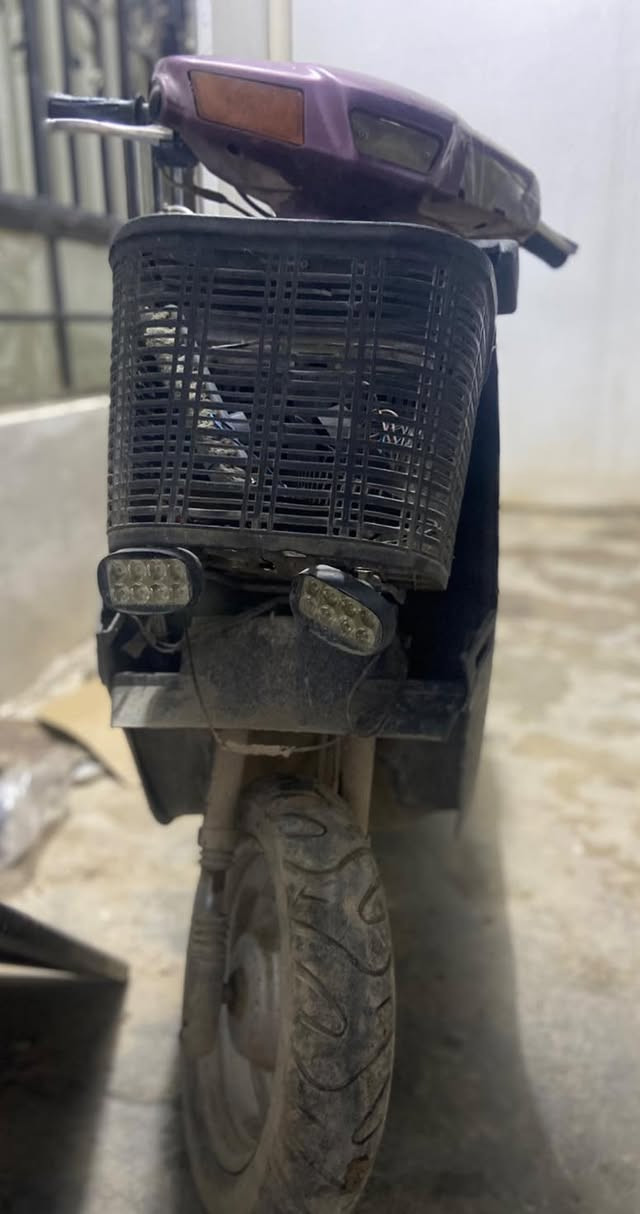 السلام عليكم
دراجة ياماهو للبيع 
كابريتا جديدة تايرات مابيهن عيب 
عيبها (برغي مكسور بمكان شد الصالنصه يم اي حداد يطلعة وتنشد صوتها عالي شويه)
سعر ٧٠ 🔴
جف تراب


**إذا كنت صاحب هذا الإعلان وتريد حذفه لأي سبب، رجاءا أرسل رسالة إلى الدعم الفني**