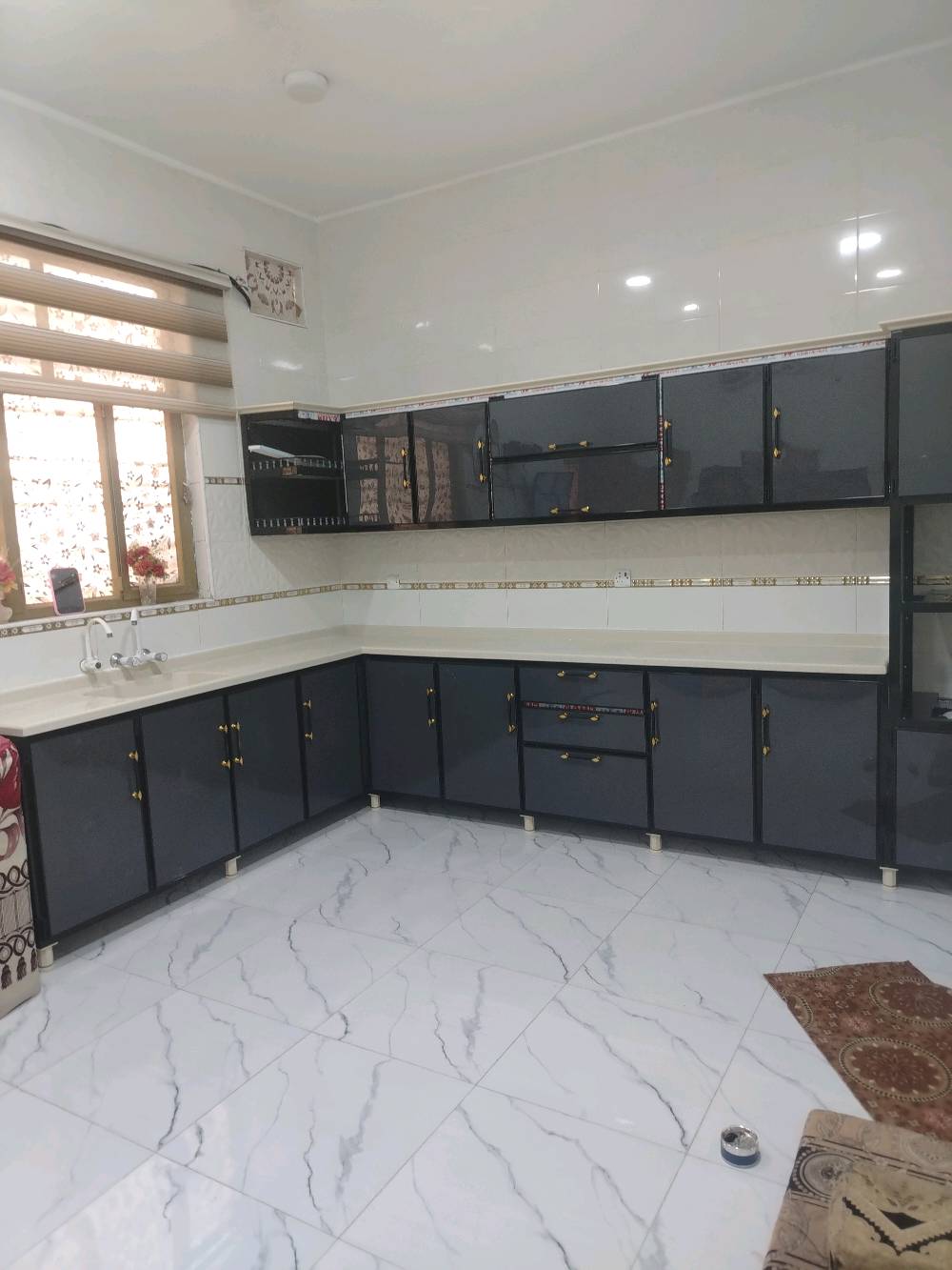 اشتغل حسب الطلب تفصال ع متر المنيوم تركي مطن وجهين يصير الباب المتر 330
***********