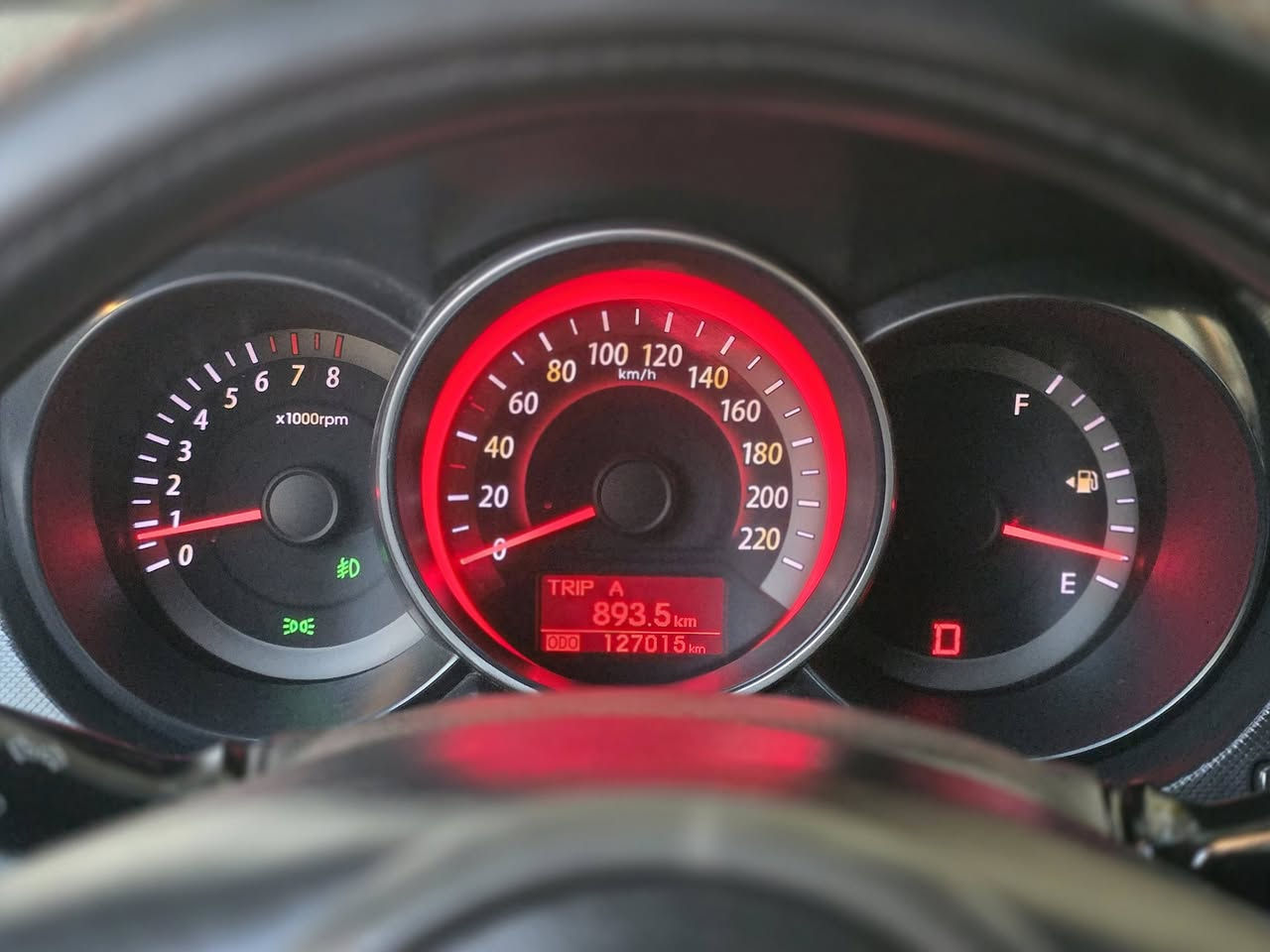 سلام عليكم من رخصت لادمن المحترم عندي كيا سيراتو موديل 2011 بيهه بس قطعه وحده  صبغ وبيهه هاي طخه بلباب الخلفي سياره كلش جديده اني شخص ثاني من مالكها من شركه حته كتلوكات الشركه بيها  محرك كير مكفول مامفتوح صدر امامي وخلفي جديد حته الهزه طلعت ١٠٠% محرك ١٦٠٠ شاشه كامرا مري شفط اشاير بالمري حافظه نظاره كيج حماوه دشبول ليزر تحكمات ستيرن كشناتها شركه ومغلفهن الهزه تنتهي ٢٠٣٠ مكاني بغداد قرب مطار بغداد رقمي ***********
