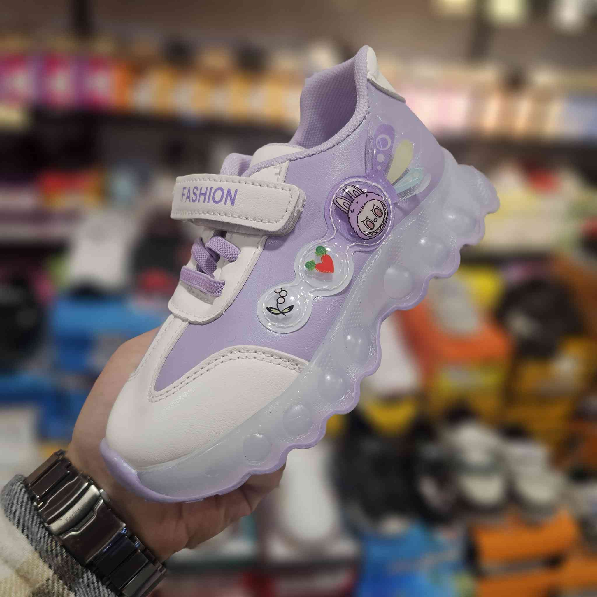 جديد ترانشوز بناتي 
اسفل لايت وطبي 💯💯
مريح باللبس عل رجل الطفل 
قياسات ٣٠/٢٩/٢٨/٢٧/٢٦/٢٥

⭕ العنوان موصل حي المهندسين مول قوارير
      الطابق الثاني 

⭕يوجد توصيل داخل الموصل 

⭕هاتف ***********

⭕هاتف ***********
