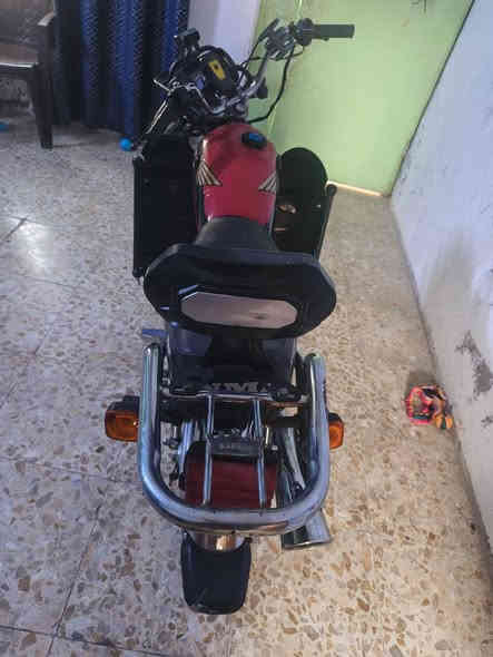 سلام عليكم
أربعة كير سلف هندر دراجة نضيفة خير من الله كاملة كبل لشارع أوراق موجودة موديل 19 مدينة الصدر 
***********
