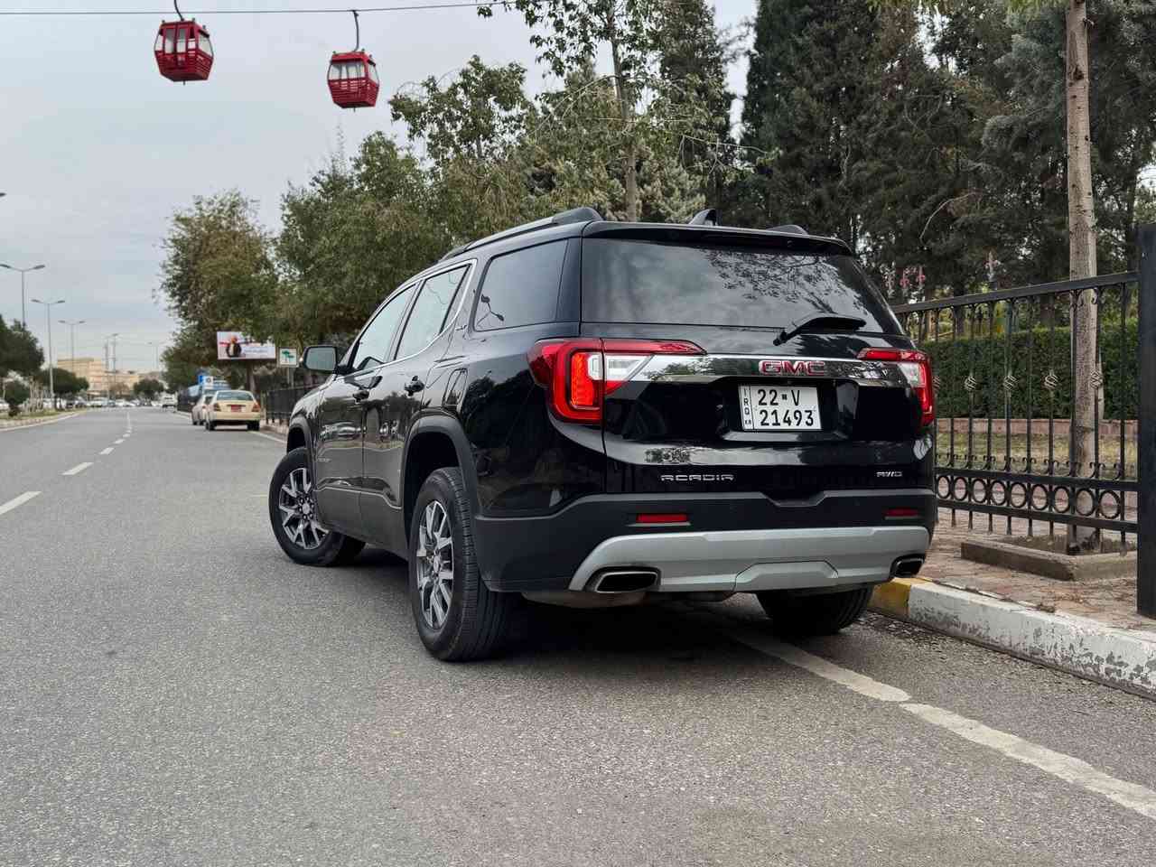 GMC ACADIA 2023 SLT
(جميع الايرباكات سليمه)
ترقيم اربيل جديد ب اسمي 
فول الفول عدا الفتحة  

الحادث موضح بالصور بجم كبس حادث جداً بسيط بدون دواخل (شواصي ولغود مكفوله وجميع الايرباكات سليمه  )  بيها جاملغ وباب مصبوغ وعندي بيها سونار 

المواصفات :
‎(٧ راكب - ٣ قطع تبريد - داخل لونين( ابيض وجوزي
‏‎فور ويل(AWD) - كشنات جلد - تشغيل عن بعد
- نقاط عمياء - رادارات (٣٦٠ ) امامي خلفي جانبي - 
صندوق كهرباء ( ويفتح بالرجل ايضا ) - سستم صوت (bose) - داتا شو - تدفئة كشنات - كشنات كهرباء
‎تحديد مسار - حساسات امامي وخلفي - اوتو ستوب - توقف ذاتي عند الاقتراب من السيارات - قفل تلقائي - مراية تعتيم ذاتي + اشاير  - سايد بريك بصمة - فول تحكمات ستيرن - اضاءة العالي اوتو - منظومة زنون بلادي -اربع وضعيات قياده    
‎وبعد بيها هواااي مواصفات
محرك ٢٠٠٠ تيربو (اقتصادي وسريع)
ماشية ٦٠ بعدها على مشي امريكا  

السعر : 242 وبيها مجال بسيط
‏‎السيارة جديدة بمعنى الكلمة وبالواقع بعد احلى وجاهزة 
بدون اي نقص وكل التفاصيل مذكورة بالكامل 
مكاني اربيل او بغداد 
اي استفسار هذا رقمي 
***********
