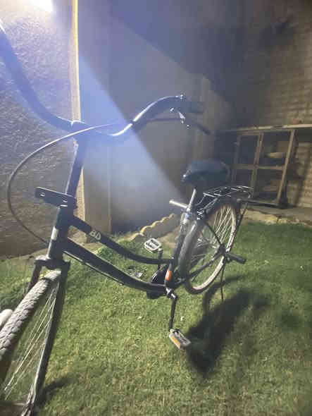 سلام عليكم بيسكل بطه بناتي نوع BD البيكسل نضافه 90% منزله من الحاويه سعره 90 وبي مجال المكان بغداد مشتل الرقم ***********
